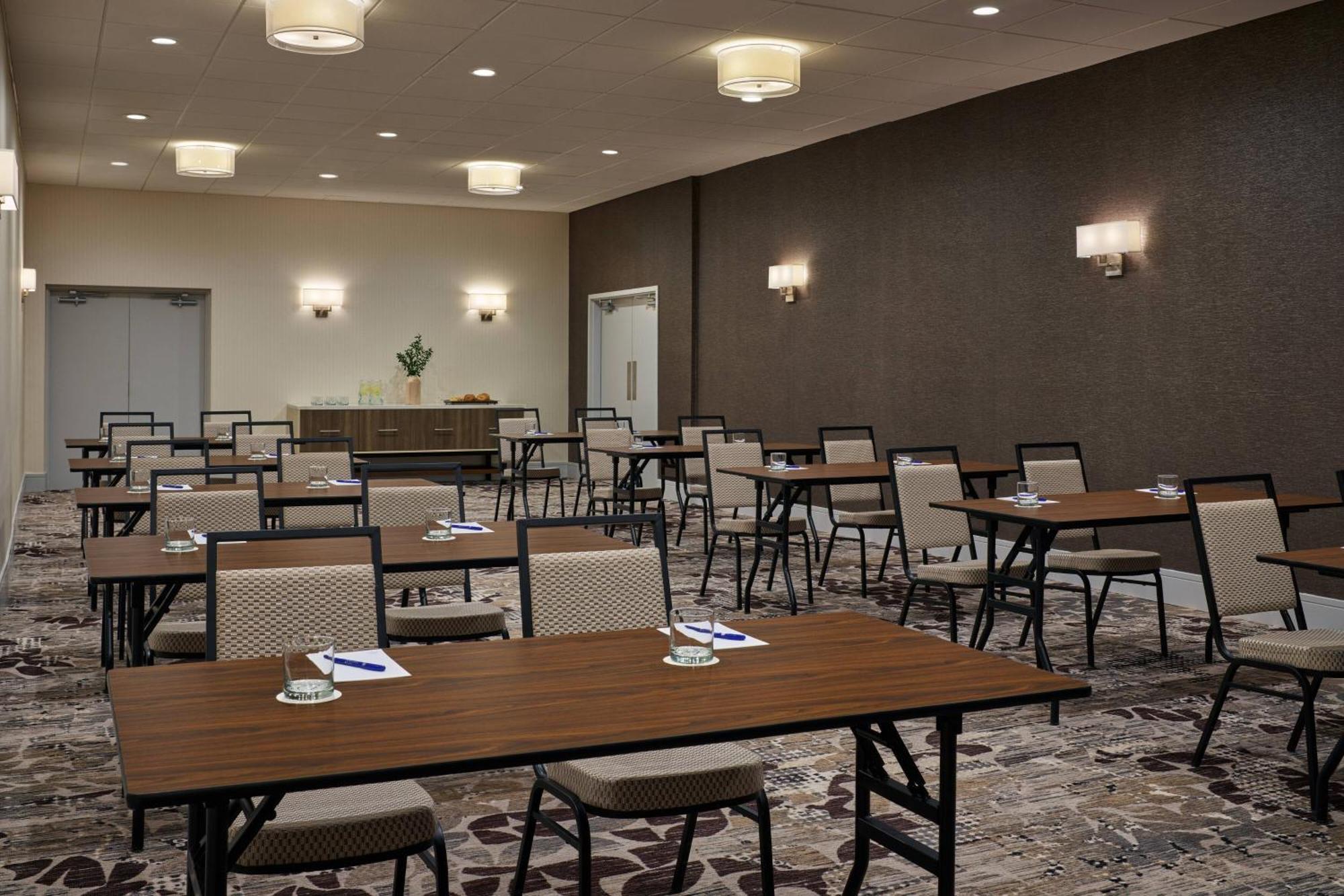 Delta Hotels By Marriott Chicago Willowbrook Exteriör bild