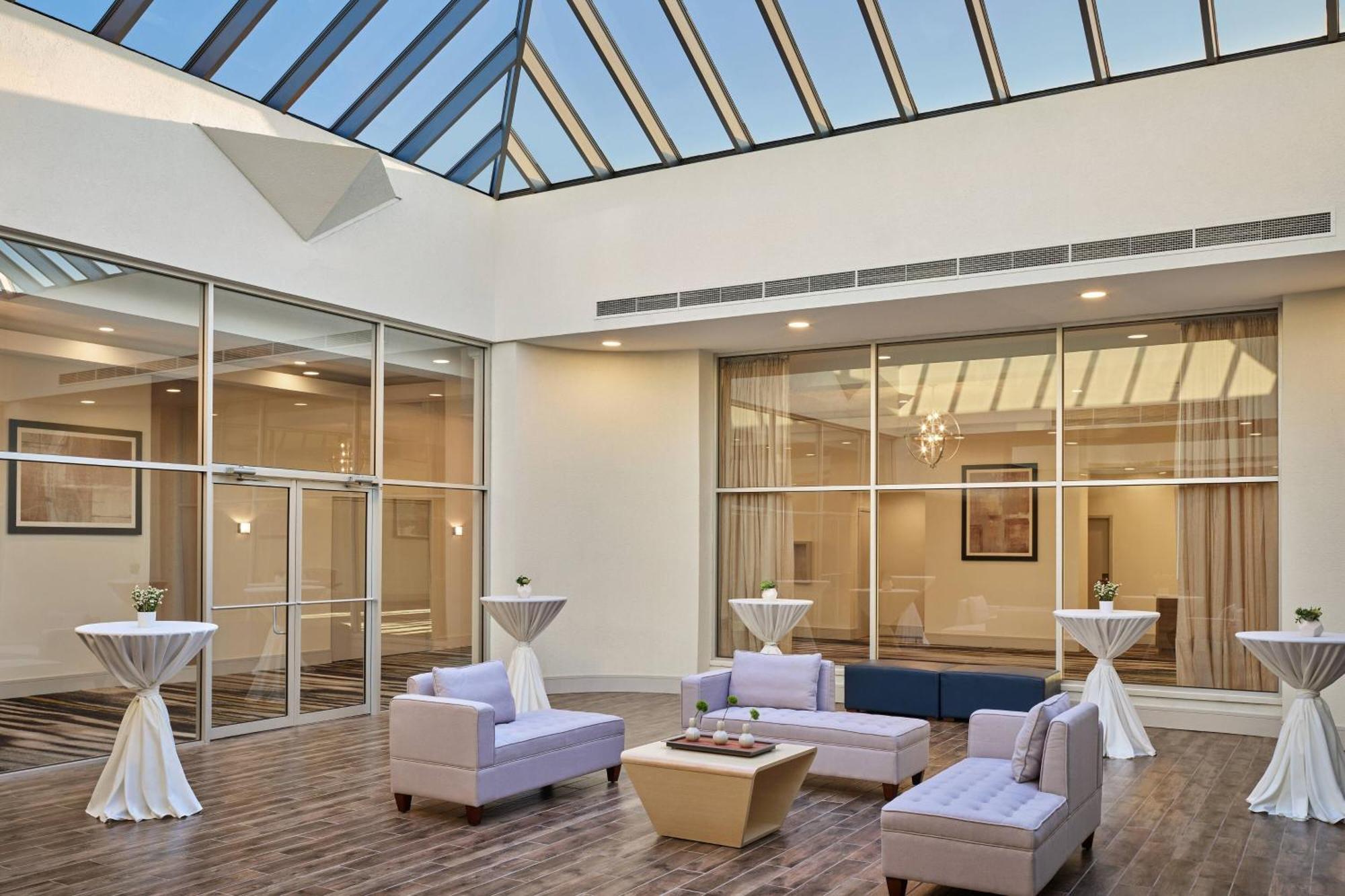 Delta Hotels By Marriott Chicago Willowbrook Exteriör bild