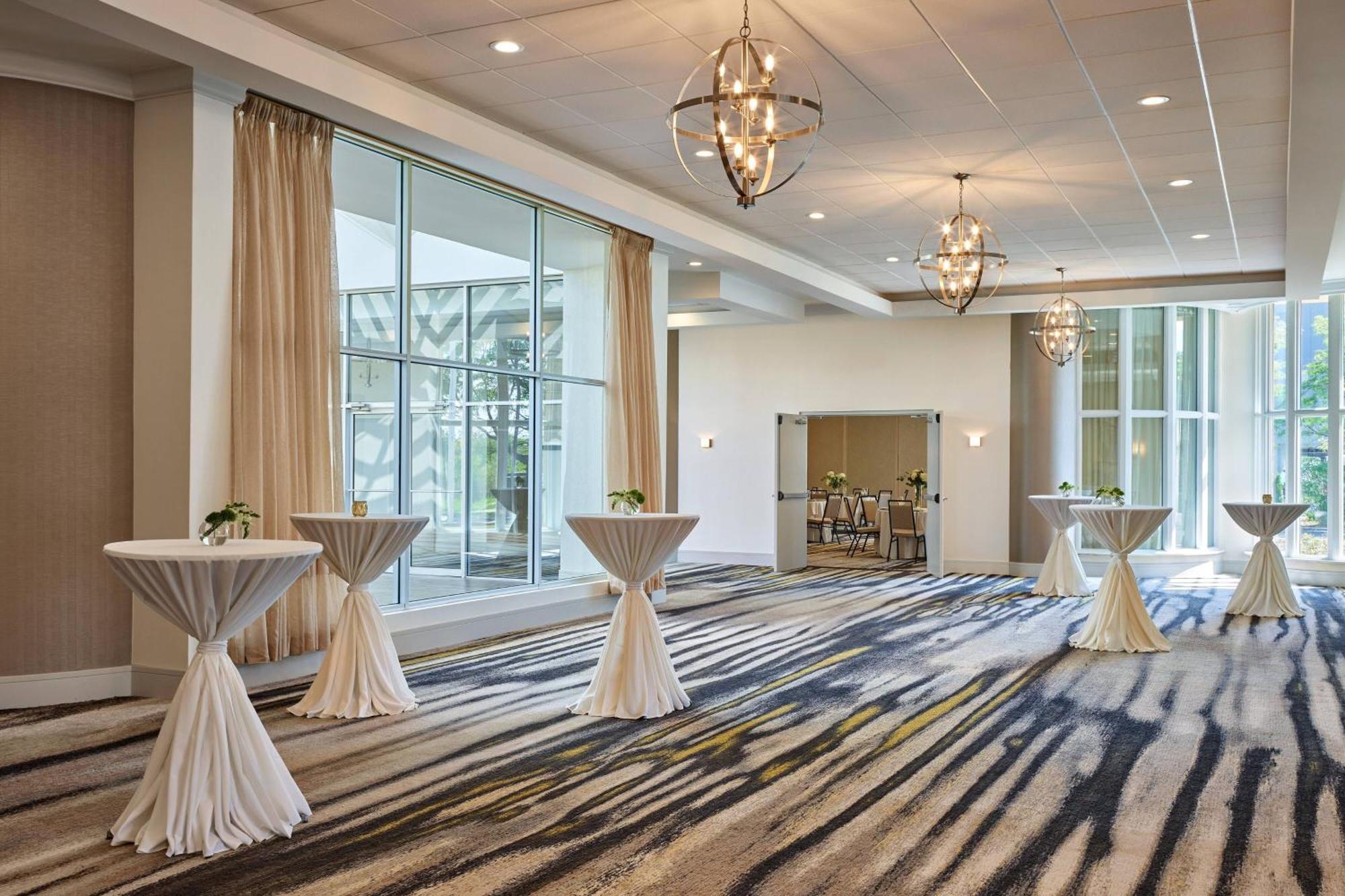 Delta Hotels By Marriott Chicago Willowbrook Exteriör bild